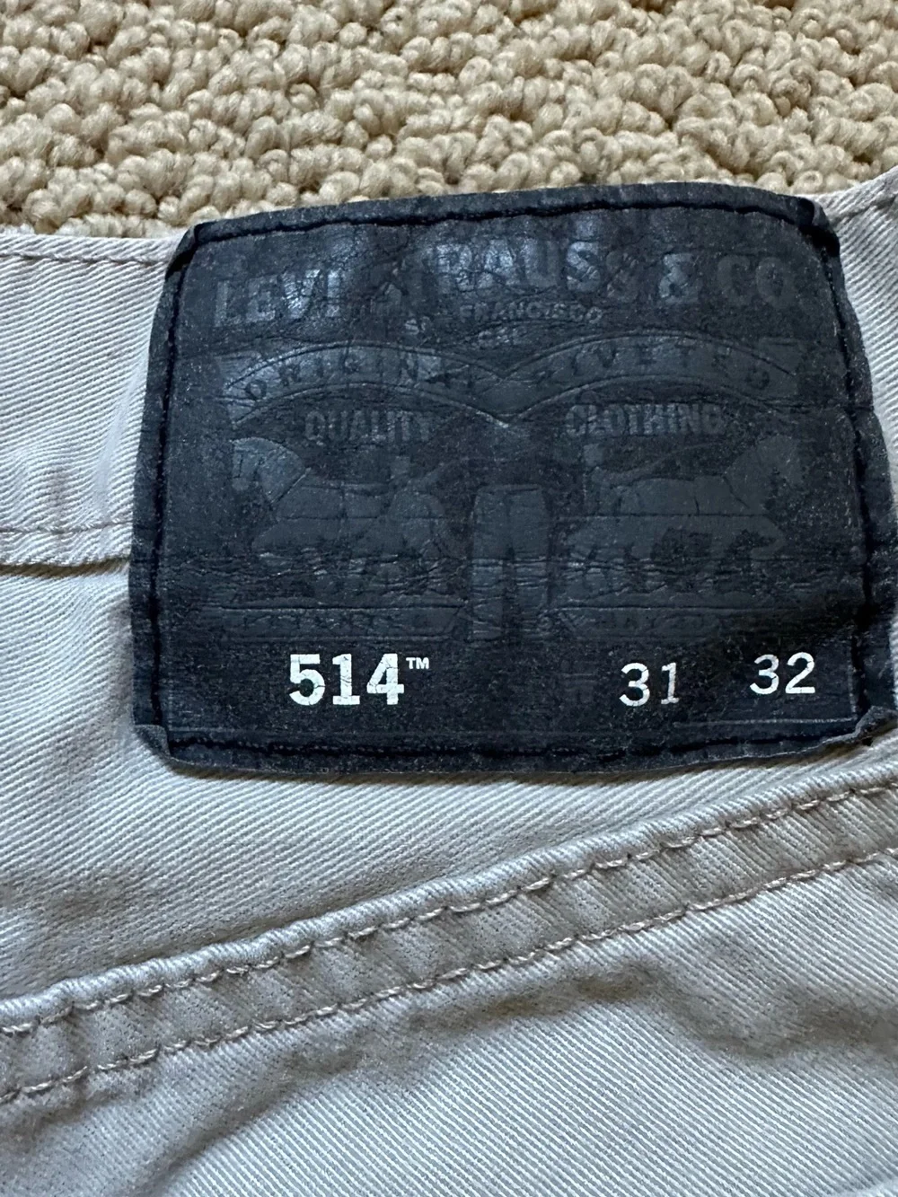 Levi's 514 Straight Fit Khaki Jeans 26x30‎ (Tagged 31x32 Runs Small) Neutral